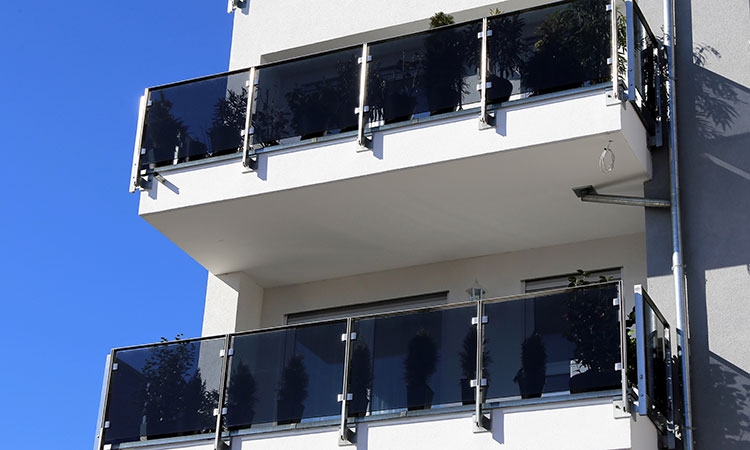 Balkongeländer mit Glaselementen kombiniert Balkongeländer mit Glaselementen
